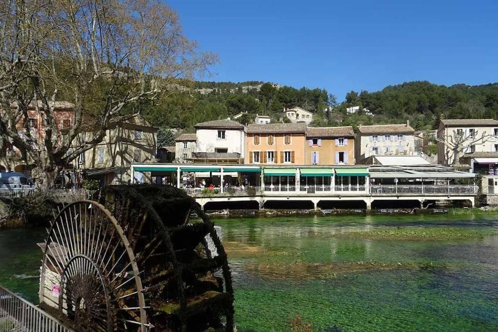 Gite Aux Bons Voisins Gordes Esterno foto